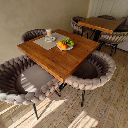 Vip Hotel Izmail Bagian luar foto