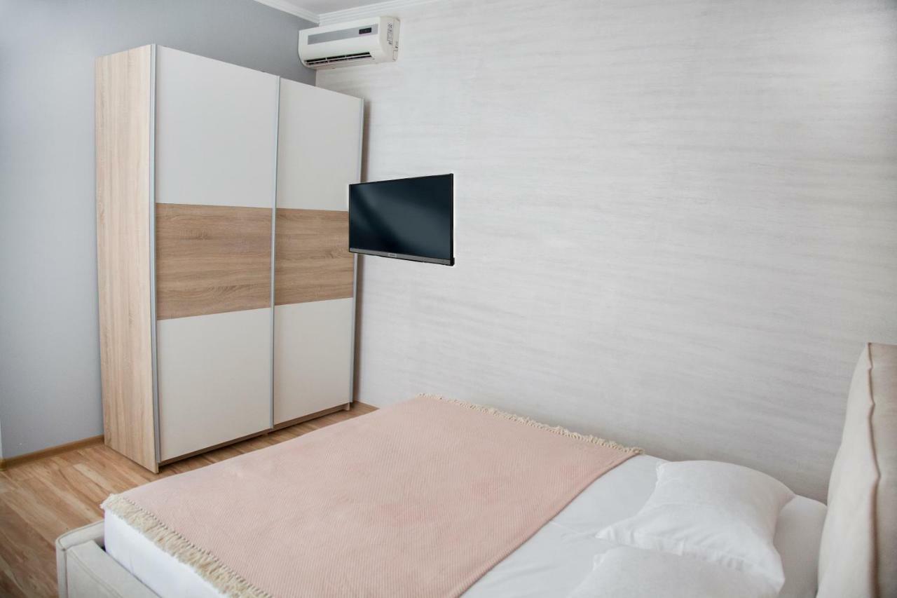 Vip Hotel Izmail Bagian luar foto